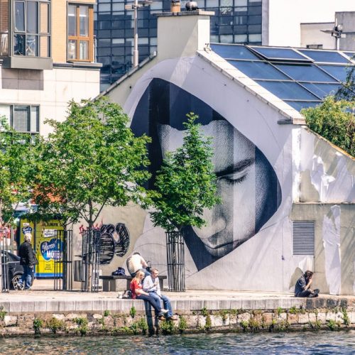 A couple enjoying the sun in Dublin City Centre